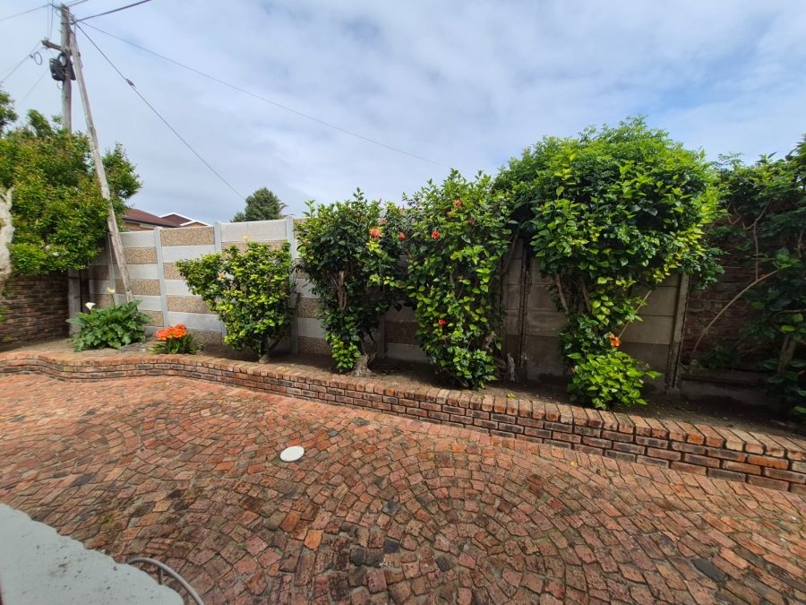 5 Bedroom Property for Sale in Bayview Western Cape